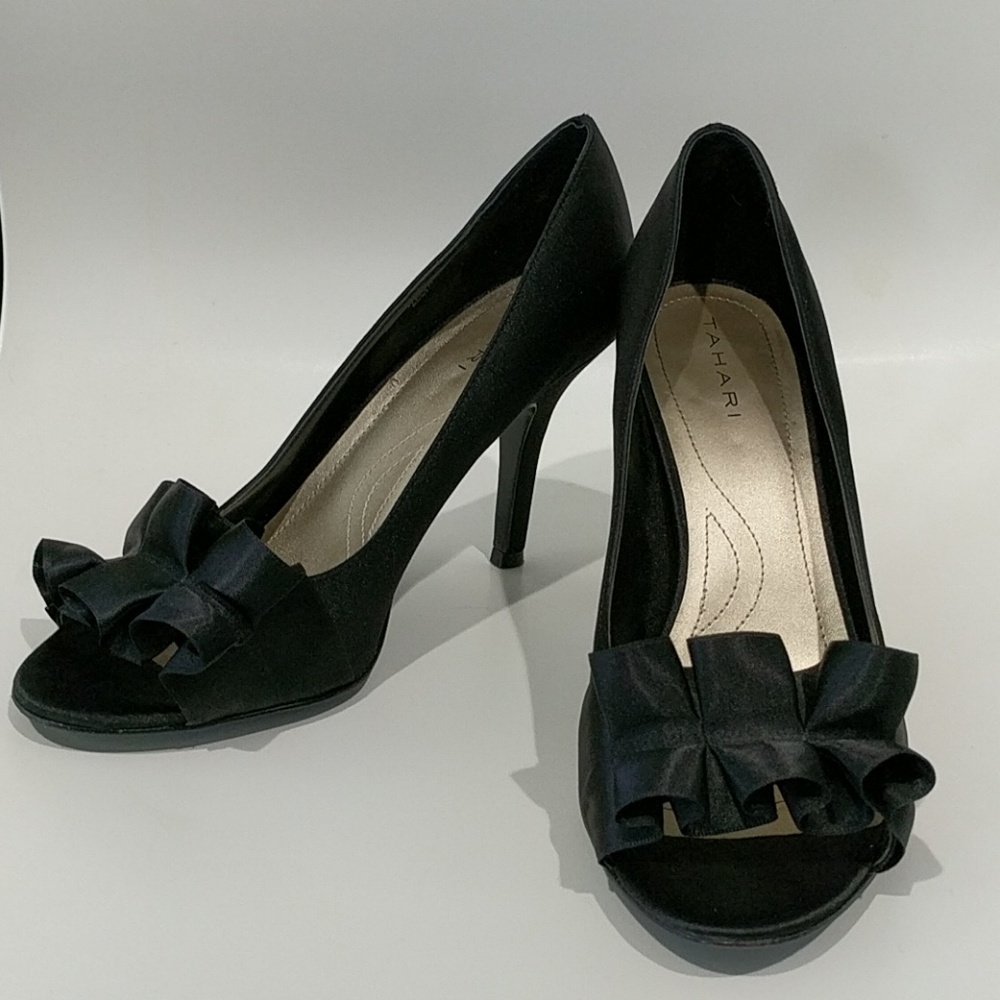 Tahari heels *EUC*